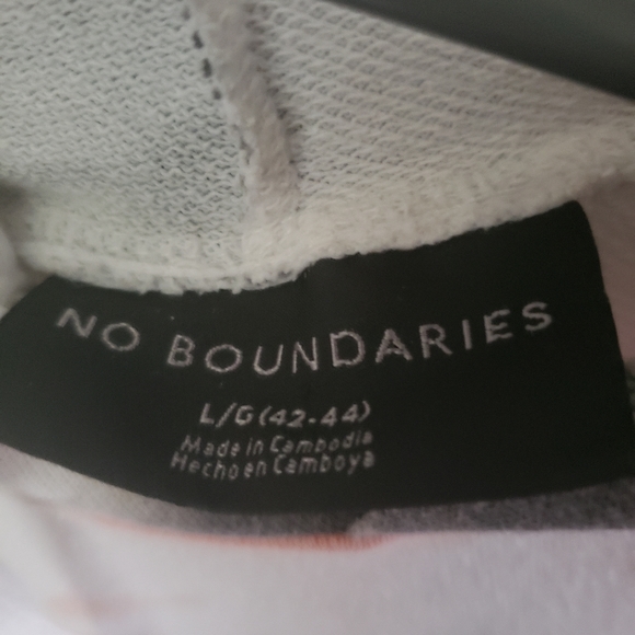 No Boundaries Short sleeved sweatshirt - Picture 3 of 3